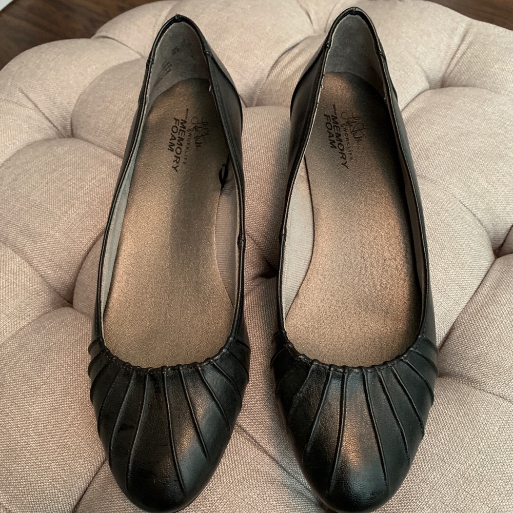 Life stride comfy flats size 7.5